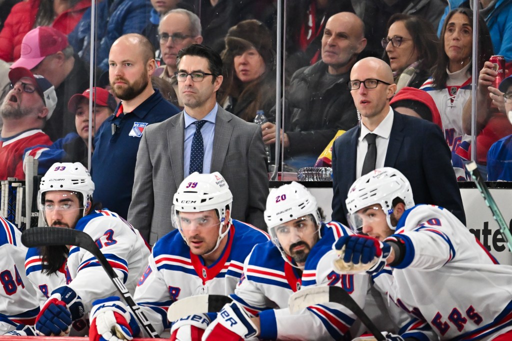 Michael Peca (l.) is leaving the Rangers to join the Blackhawks staff.