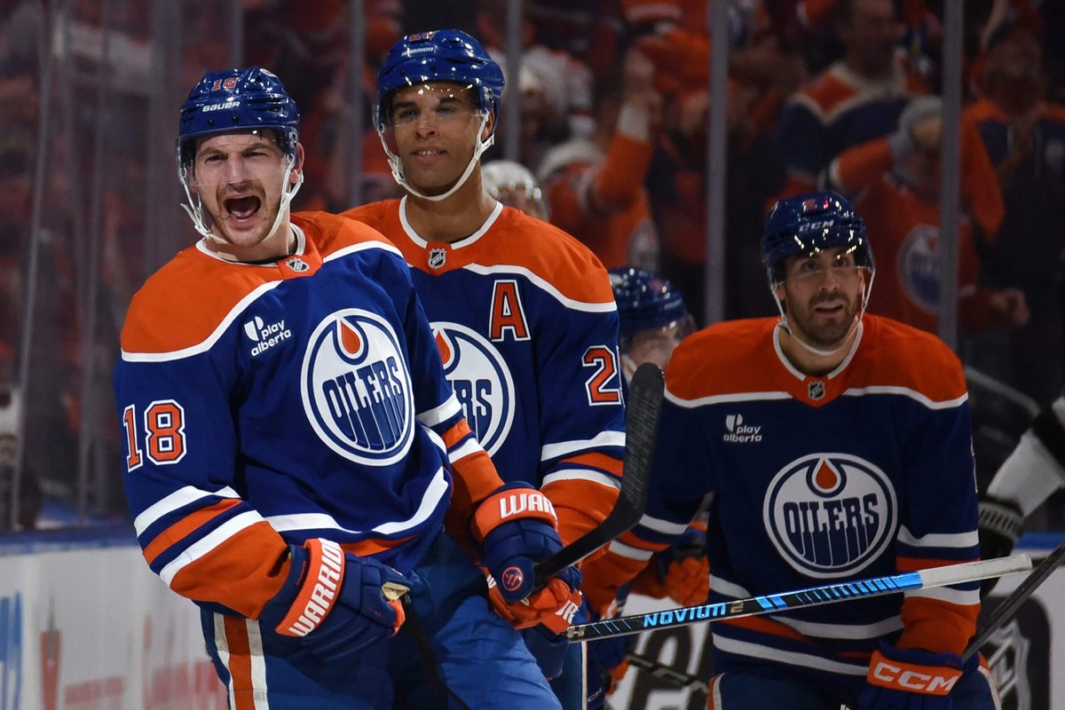 NHL playoff picks, odds, how to watch info for Game 1s of Hurricanes at Capitals, Oilers at Golden Knights