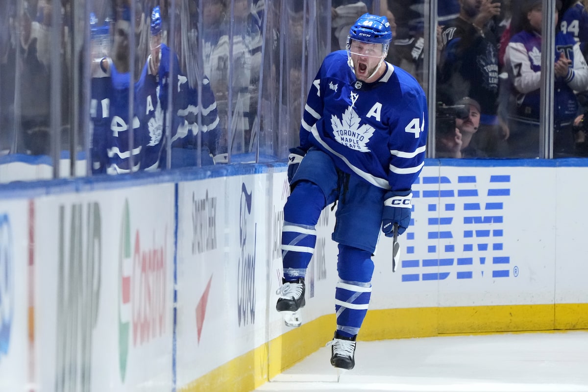 Leafs hold on to take dramatic Game 1 win over Panthers