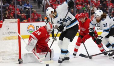 Kevin Stenlund #82 of the Utah Mammoth...