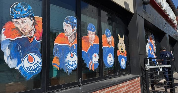 Edmonton Oilers mural painted on downtown pub - Edmonton