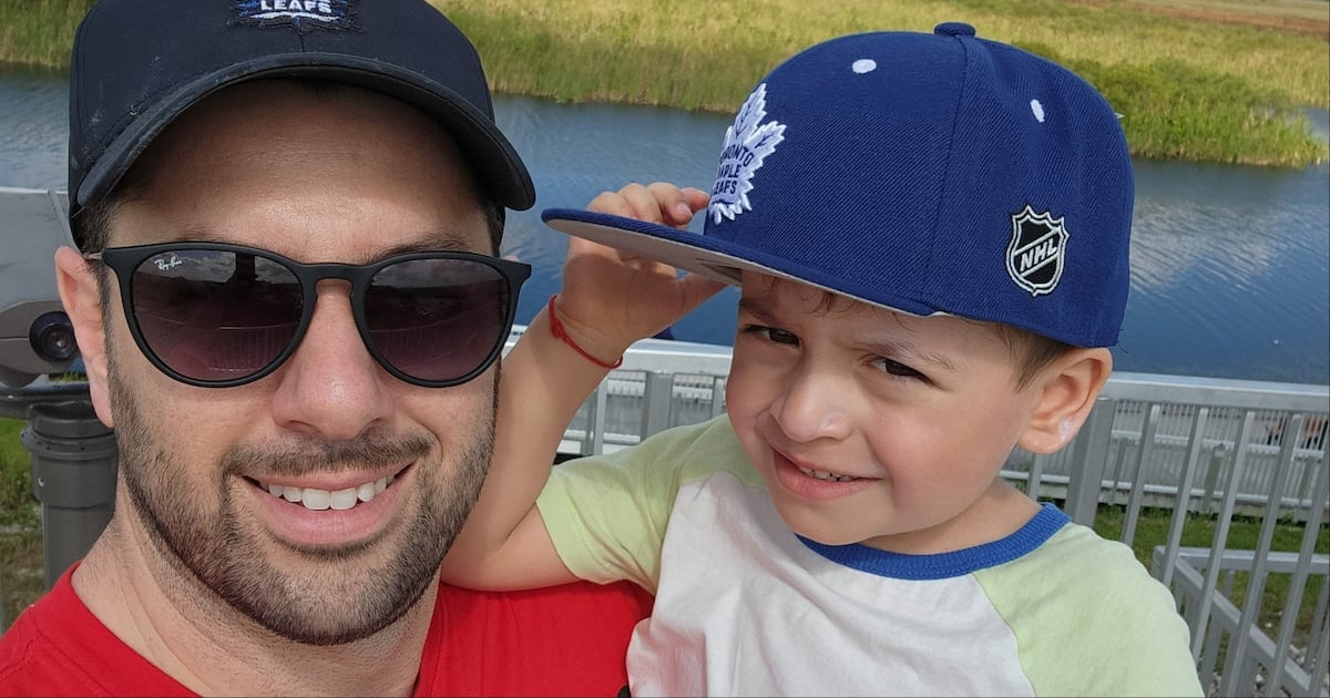 Maple Leafs fan flies to Florida to catch Game 3 with son