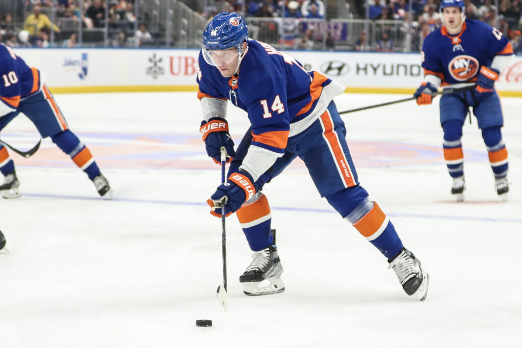 Islanders' Bo Horvat Suffers Lower-Body Injury