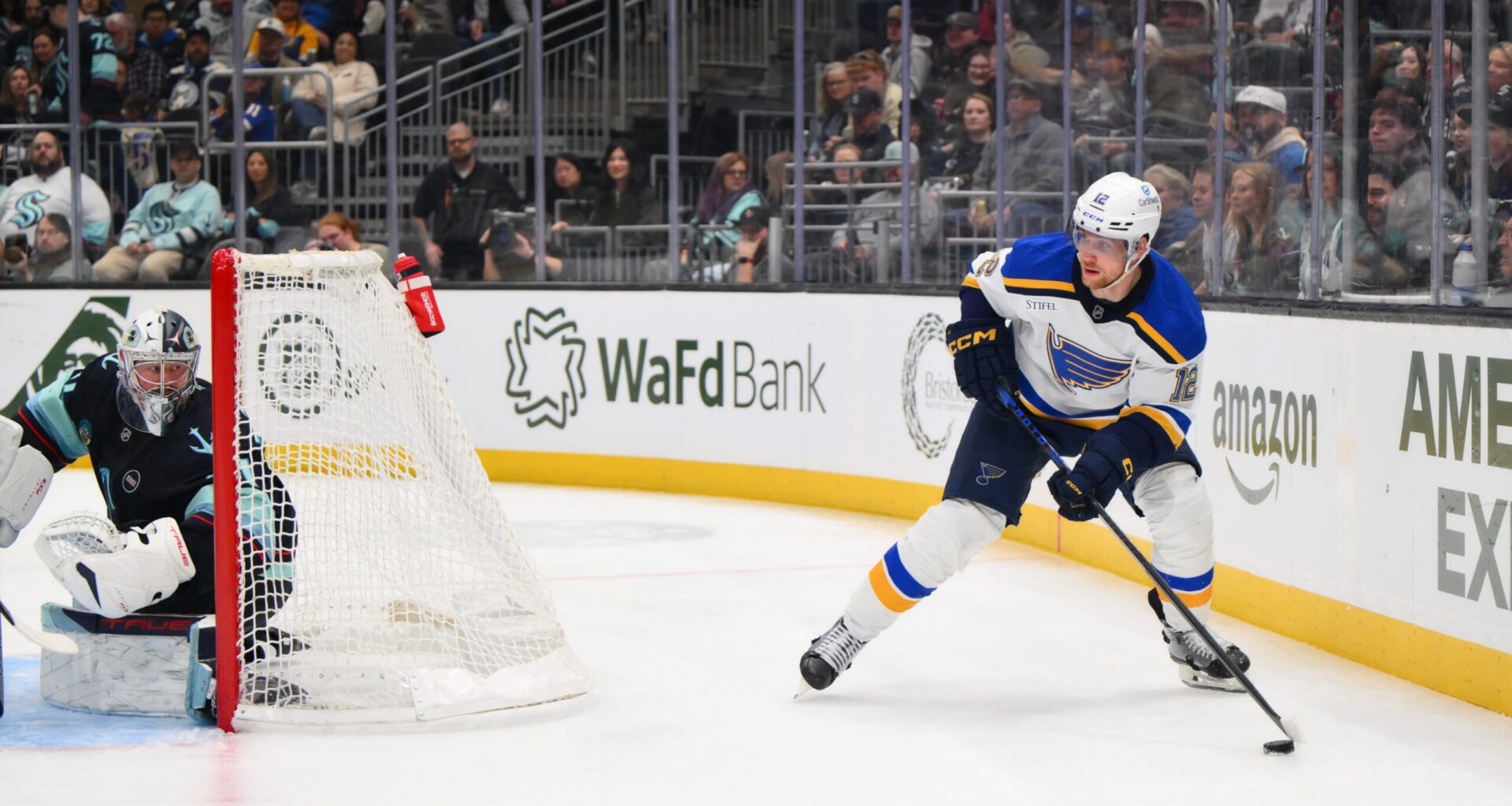 St. Louis Blues Interested in Re-Signing Centre