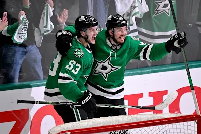 Dallas Stars forward Matt Duchene celebrates goal during 2025 game.