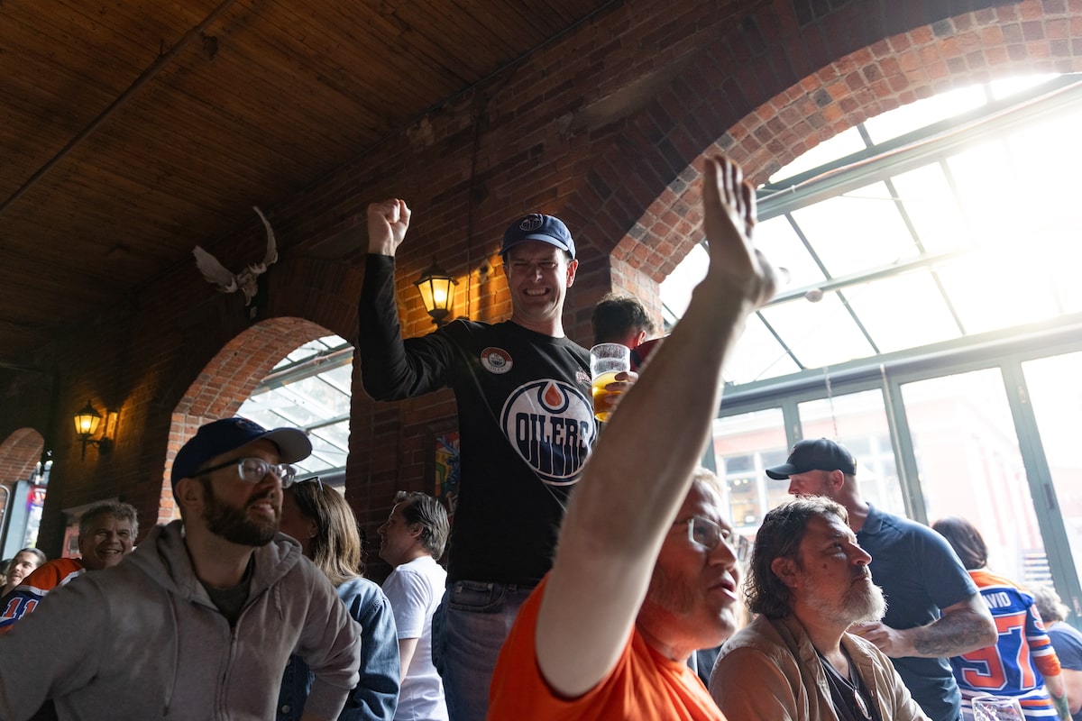 At Vancouver’s unofficial Oilers bar, Edmonton fans find a little piece of home during the playoffs