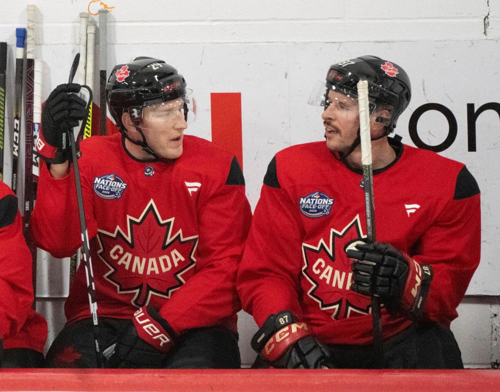 Nathan MacKinnon, Sidney Crosby together at ice hockey worlds