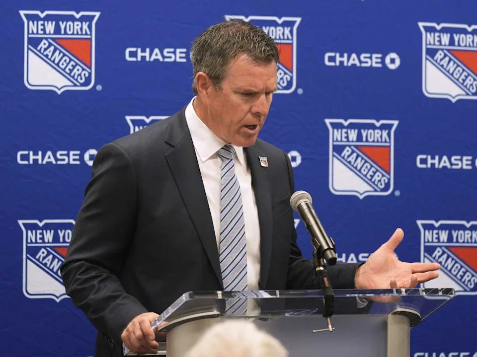New York Rangers head coach Mike Sullivan is introduced during a press conference at the MSG Training Center.© Peter Carr&sol;The Journal News &sol; USA TODAY NETWORK via Imagn Images