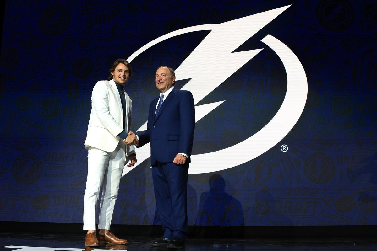 Isaac Howard Named USA Hockey College Player of Year