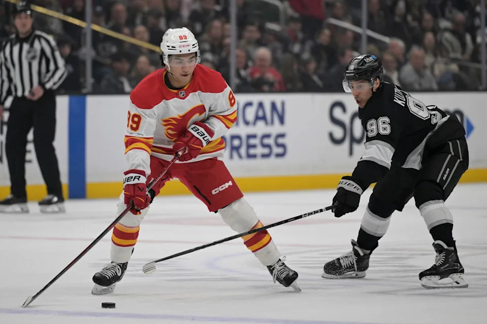 Calgary Flames defenceman Zayne Parekh (89) plays the puck in his debut game against the Los Angeles Kings on April 17, 2025 at the Crypto.com Arena in Los Angeles, California. (Photo: Jayne Kamin-Oncea-Imagn Images)