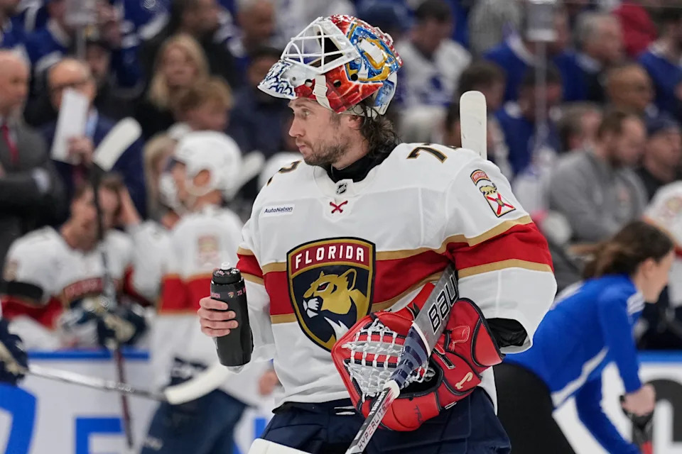 Florida Panthers goalie Sergei Bobrovsky (72) shakes water off his head during a stoppage of play in the Stanley Cup Playoffs.David Kirouac-Imagn Images