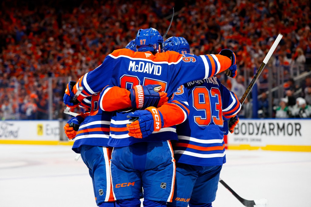 The Edmonton Oilers celebrate a goal during Game 3.