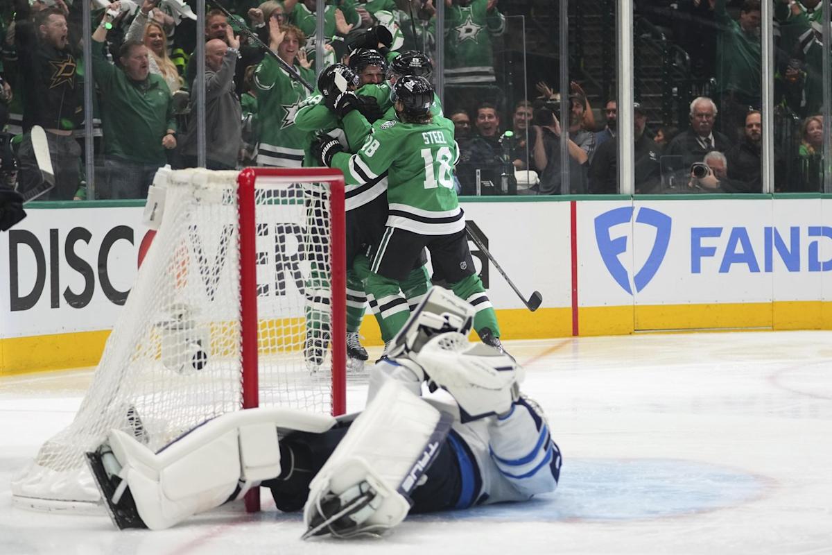 Road Woes: Jets still winless on road in playoffs after 5-2 loss to Stars in Game 3