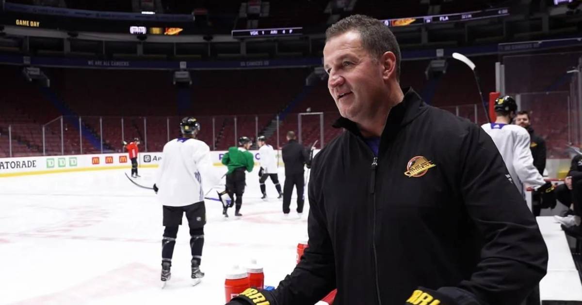Vancouver Canucks go with continuity and defence in hiring head coach Adam Foote