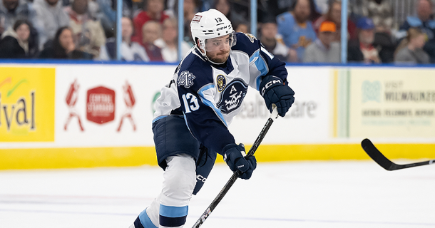 MINNESOTA WILD CLAIMS FORWARD VINNIE HINOSTROZA OFF WAIVERS FROM THE NASHVILLE PREDATORS