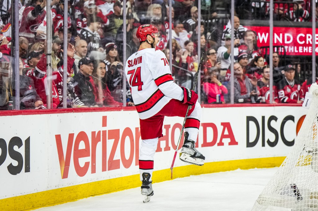 Jaccob Slavin and the Carolina Hurricanes are projected to beat the Washington Capitals by sportsbooks.