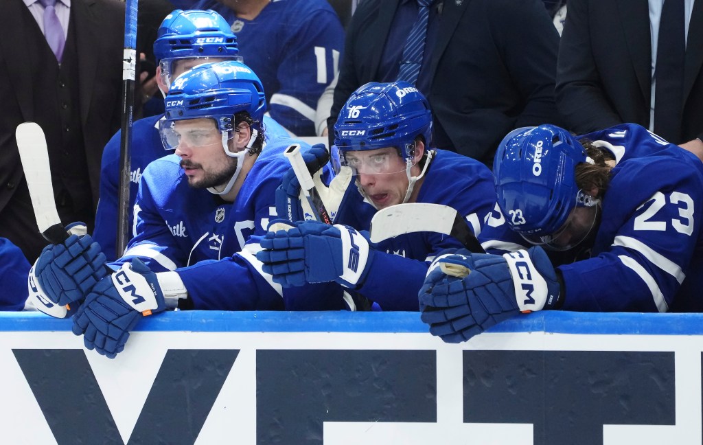Auston Matthews (left) and Mitch Marner dejected on the Maple Leafs bench.