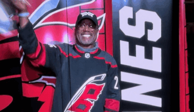 Darius Rucker sounds the siren Carolina Hurricanes ECF game 5