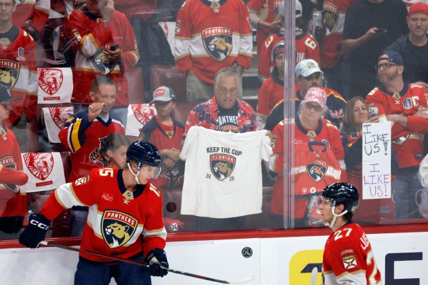 Florida Panthers center Anton Lundell (15) warms up for fans...