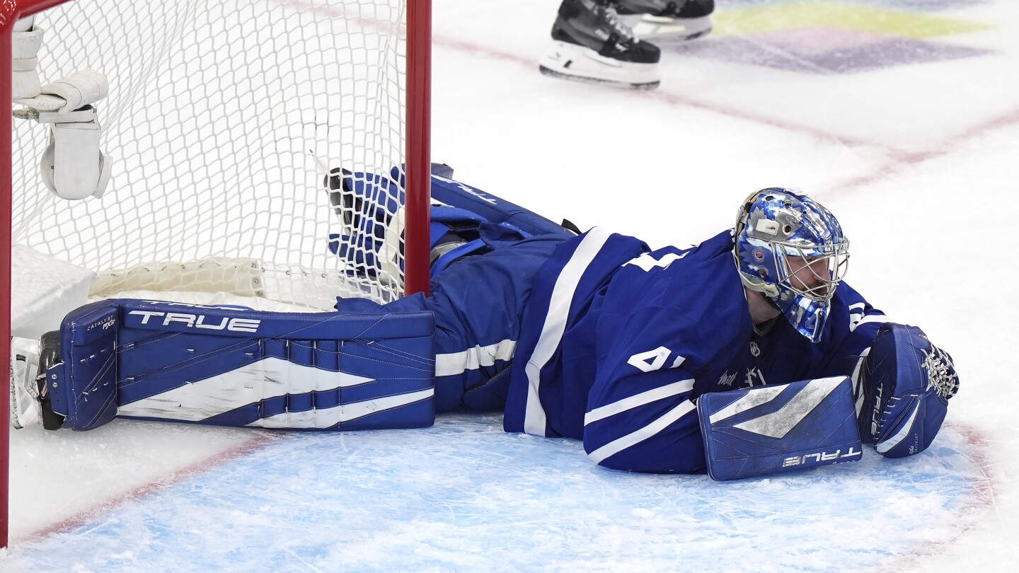 Maple Leafs goalie Anthony Stolarz leaves Game 1 against the Panthers with an apparent head injury