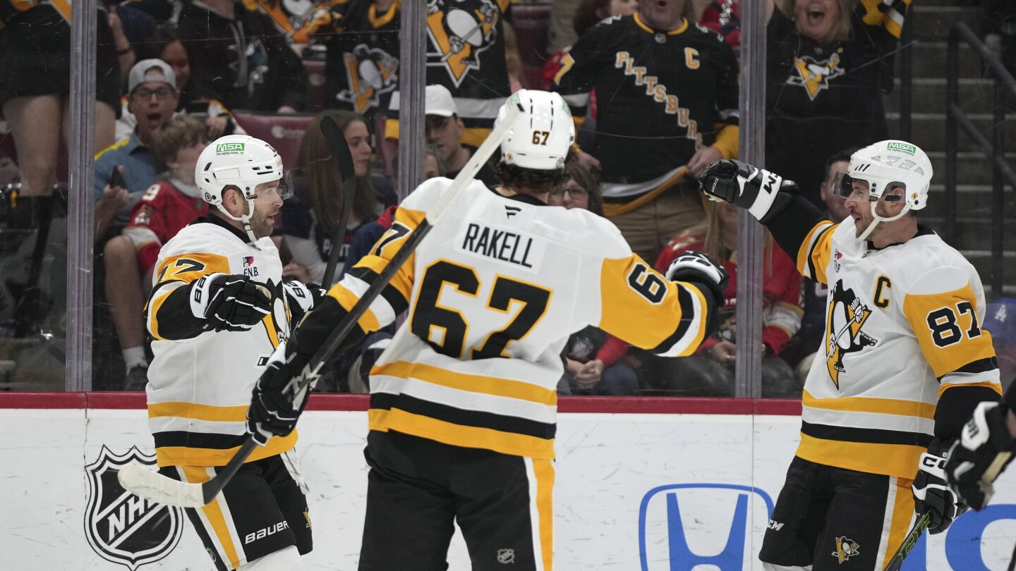 Crosby has 3 goals and an assist as Penguins score 4 in 3rd period to beat Stars 5-3.