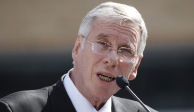 Longtime Pittsburgh Penguins announcer Mike Lange, known for his distinctive style, dies at 76