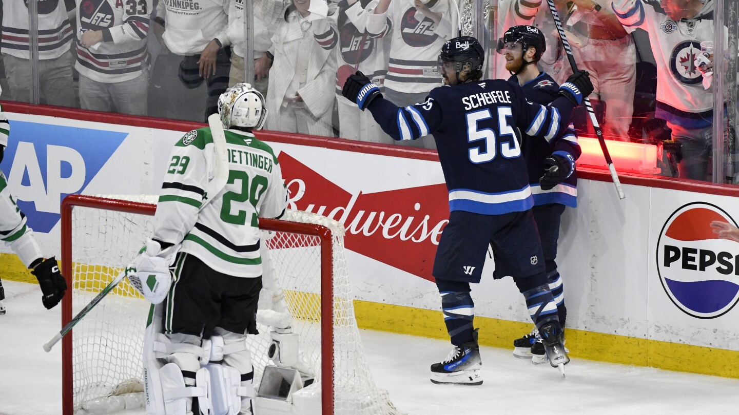 Jets beat the Stars 4-0 to force Game 6 in the Western Conference semifinal series