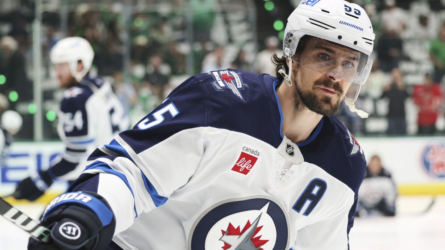 Winnipeg Jets center Mark Scheifele plays in Game 6 at Dallas after unexpected death of his father