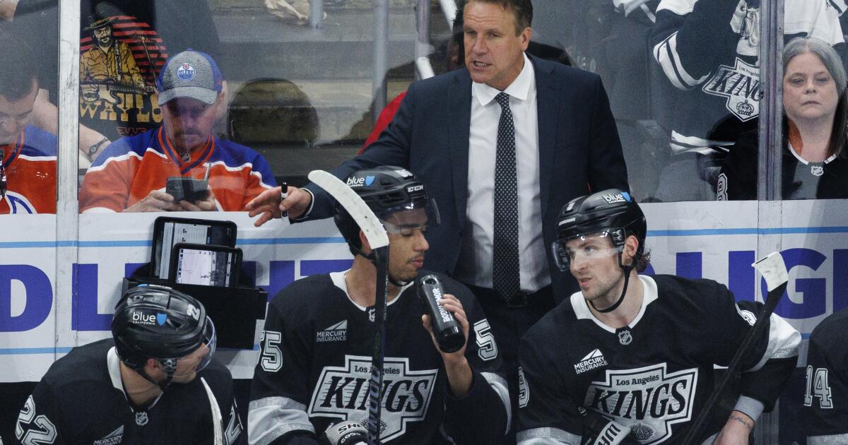 Luc Robitaille expects Jim Hiller to return as Kings' coach
