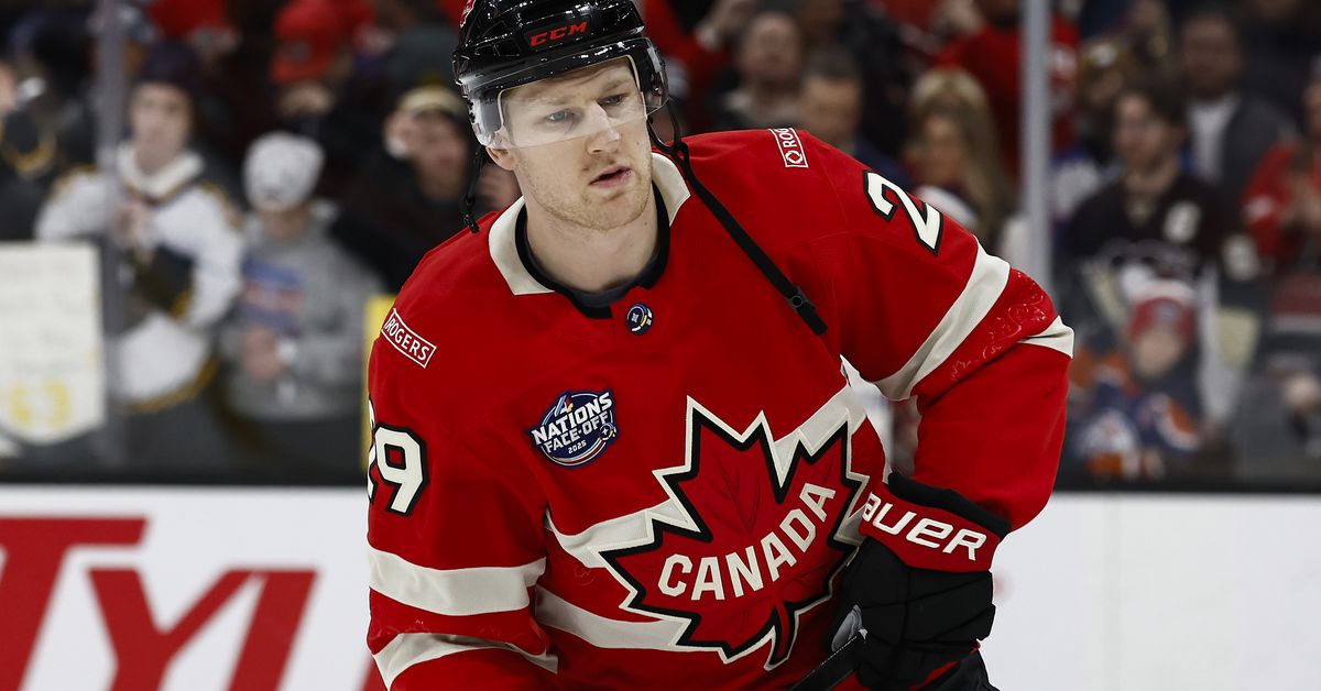 MacKinnon scores three points, Team Canada shuts out Team Slovenia