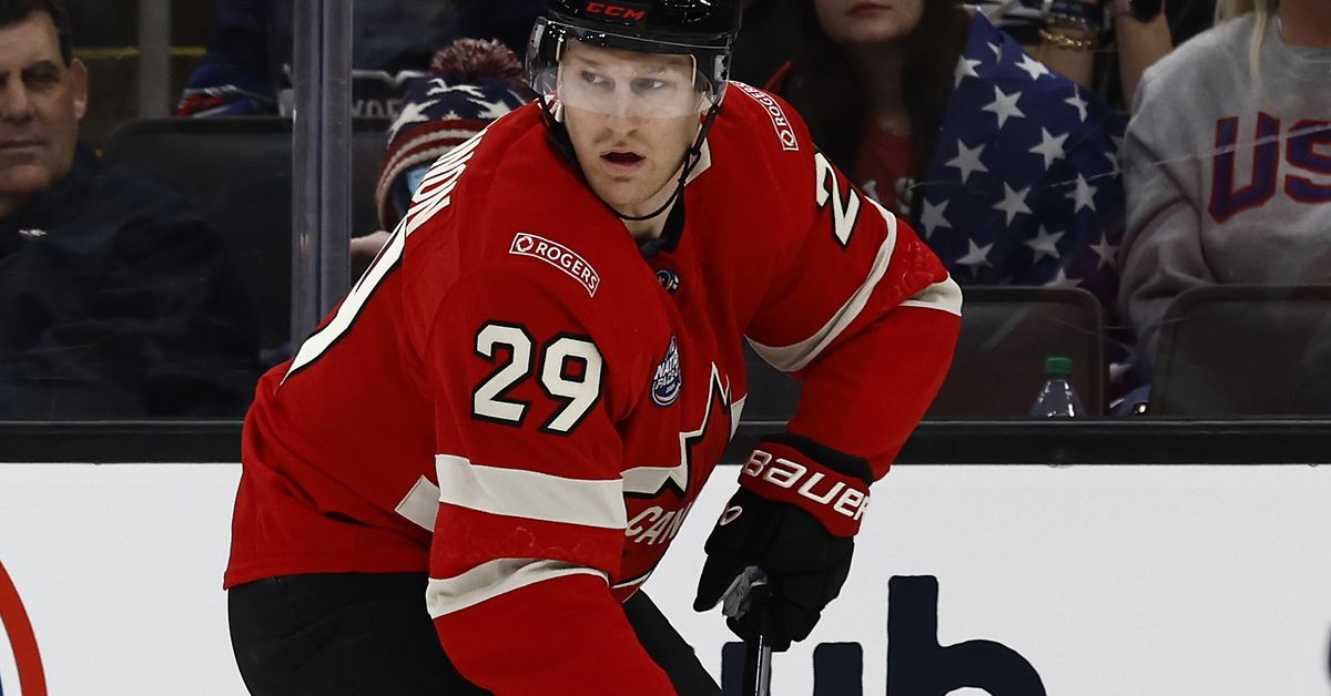 MacKinnon scored twice as Canada shutout Slovakia 7-0