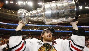 Who belongs in the Blackhawks Hall of Fame?