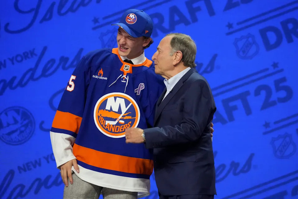 1. New York Islanders: Defenseman Matthew Schaefer, Erie