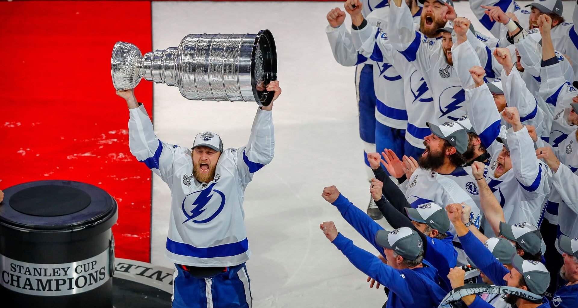 NHL Tampa Bay Lightning stake sold to investor group