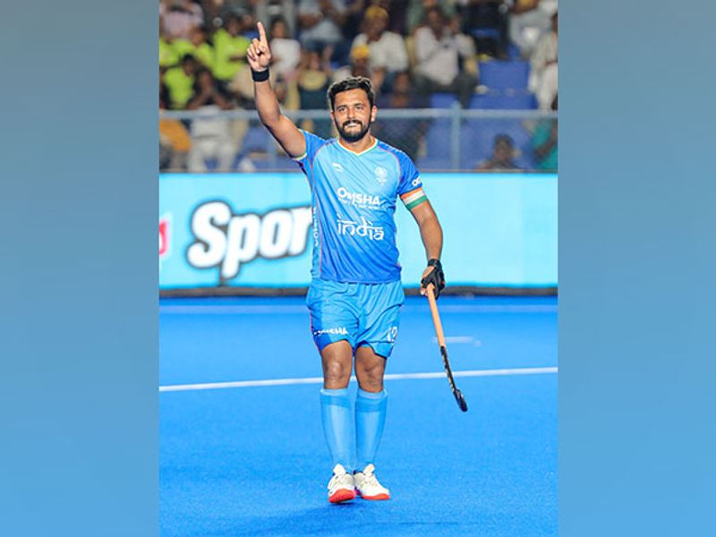 Enthusiastic Indian Hockey players sign up for various educational courses with Amity University
