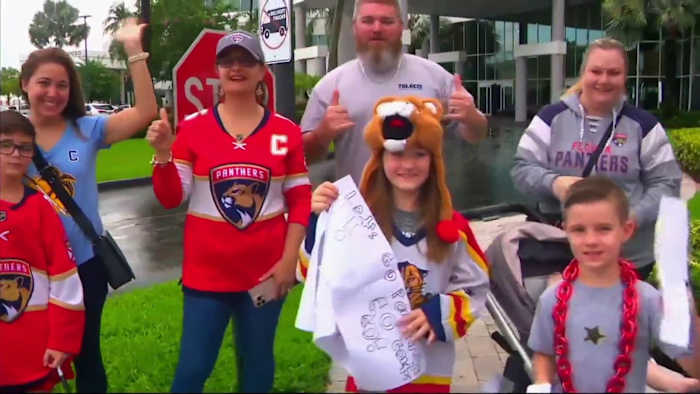 Panthers fans send team off at FLL ahead of Stanley Cup Final vs. Oilers