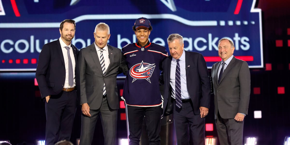 Top hockey prospect Cayden Lindstrom commits to Michigan State