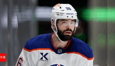 Stanley Cup playoff drama: Jake Walman’s water bottle spray at Florida Panthers | NHL News