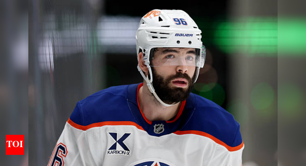 Stanley Cup playoff drama: Jake Walman’s water bottle spray at Florida Panthers | NHL News