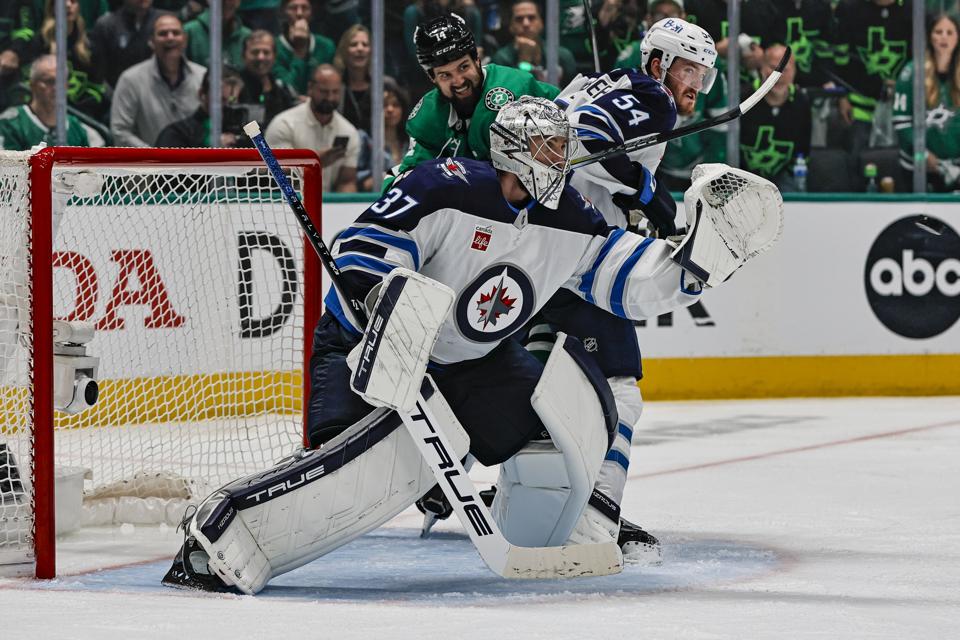 Connor Hellebuyck Hart Trophy