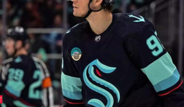 Chicago Blackhawks acquire Stanley Cup winner Andre Burakovsky from Seattle Kraken in trade for Joe Veleno