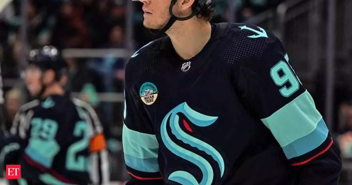 Chicago Blackhawks acquire Stanley Cup winner Andre Burakovsky from Seattle Kraken in trade for Joe Veleno