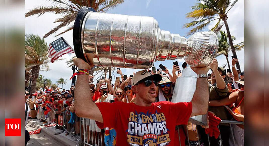 Florida Panthers' Stanley Cup beach parade ignites Reddit debate over hockey fandom | NHL News