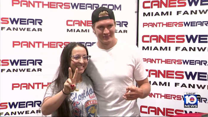 Panthers players signing autographs, meeting with fans as Stanley Cup celebrations continue