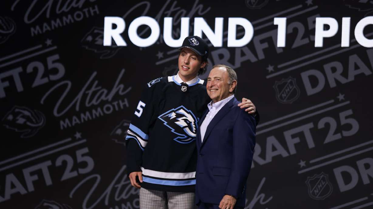 Utah Mammoth 'take a swing' with Caleb Desnoyers at No. 4 in NHL draft