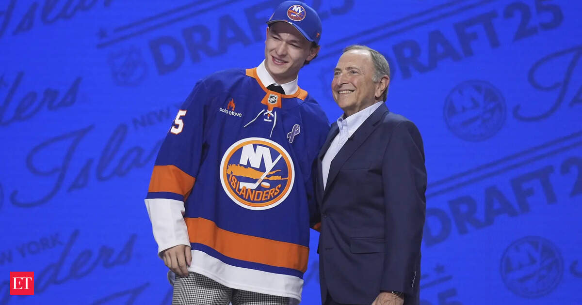 Matthew Schaefer goes to New York Islanders as first overall pick in NHL draft