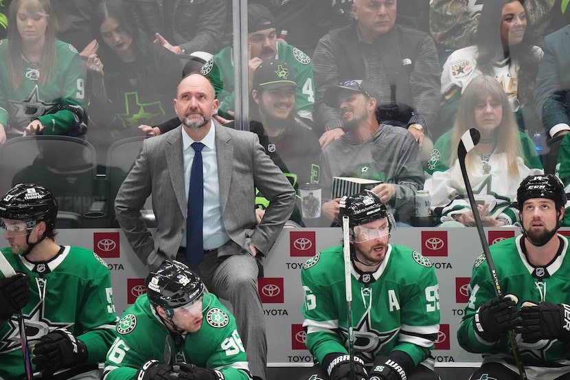Dallas Stars head coach Pete DeBoer looks up at the scoreboard during the third period of an...