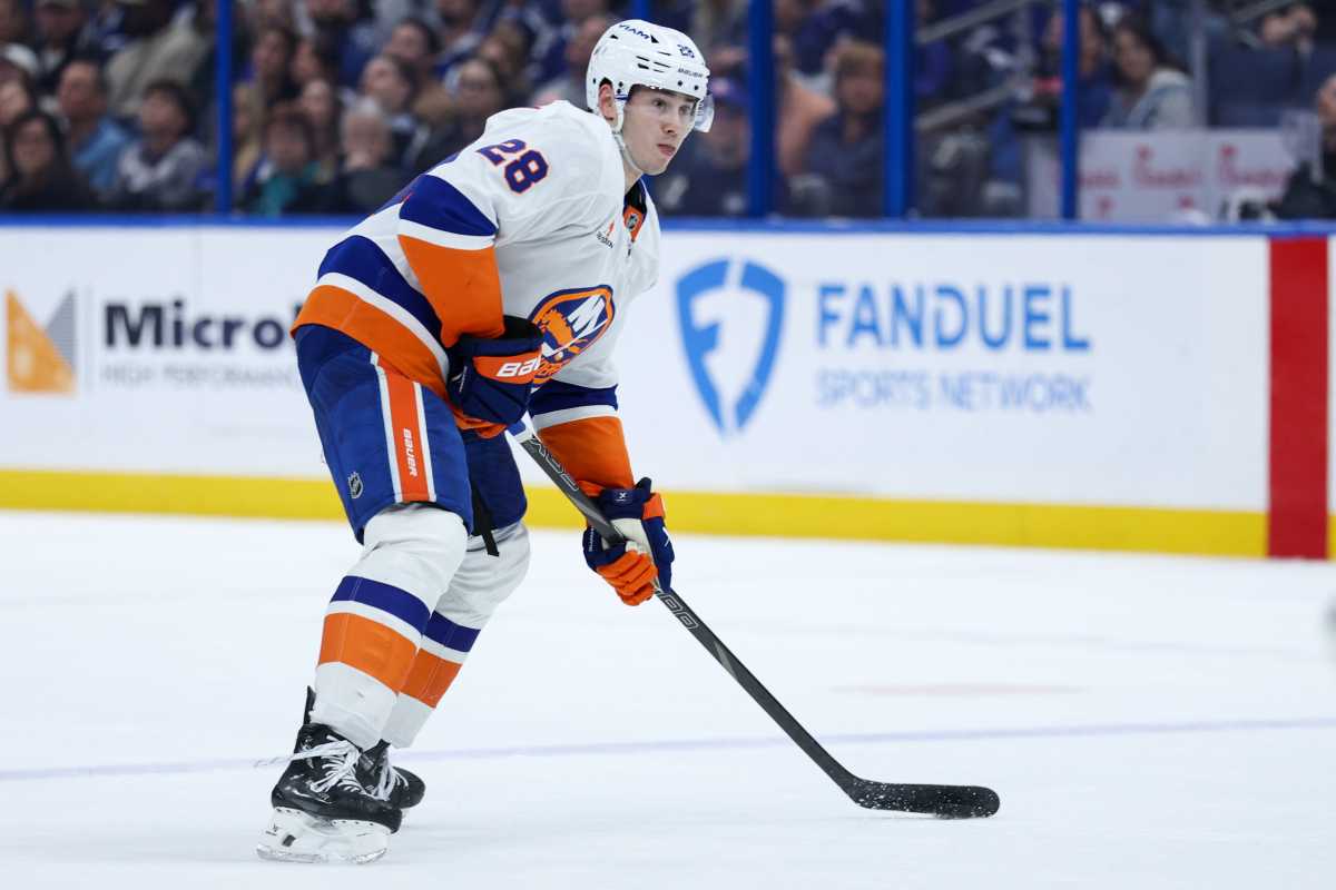 Alex Romanov, Islanders agree to 8-year, $50 million contract extension