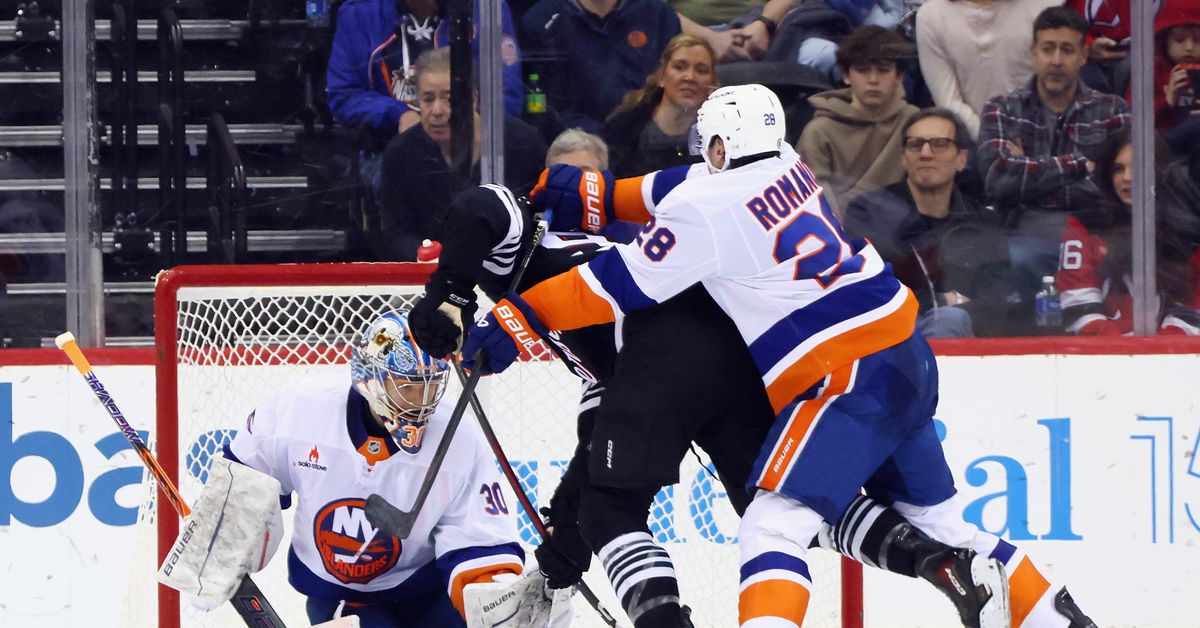 Islanders, Alex Romanov Agree to 8-Year Contract