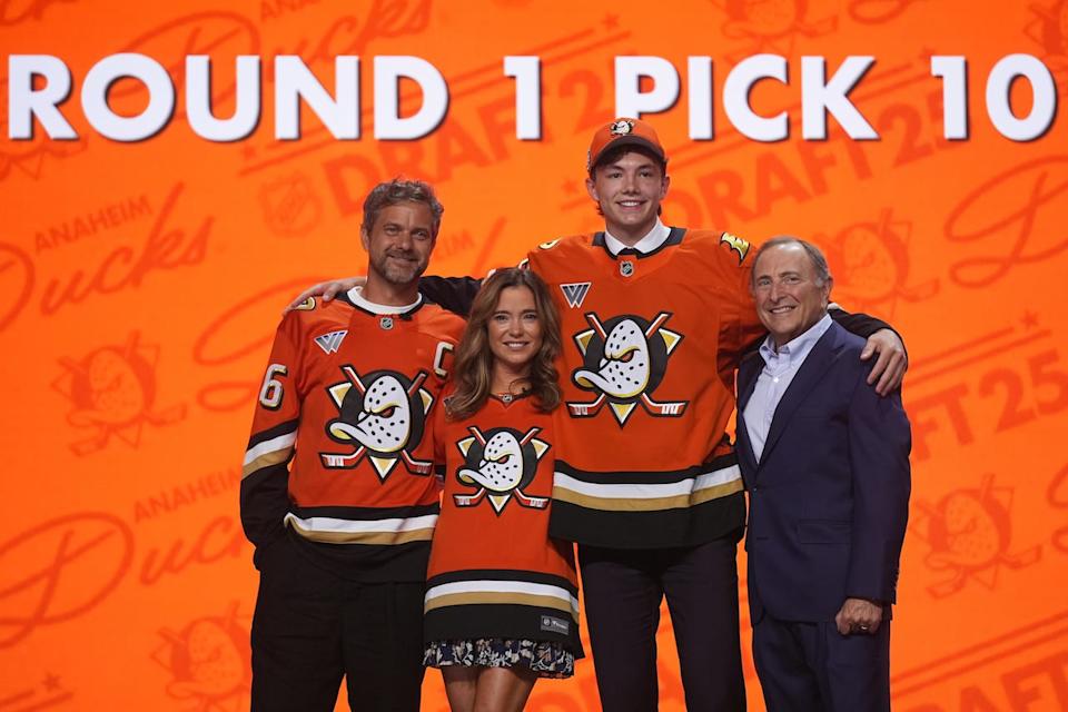 Brandon Wheat Kings centre Roger McQueen, second from right, poses with NHL commissioner Gary Bettman, right, after being drafted 10th overall by the Anaheim Ducks on Friday night. Anaheim's pick was announced by actors Joshua Jackson, left, and Marguerite Moreau, second from left, who starred in the 1992 Disney film The Mighty Ducks, for which the Anaheim franchise was originally named.